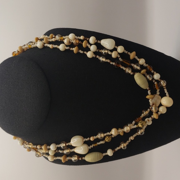 EUC Vintage Triple Strand Shades of Beige Glass Beaded 18" Necklace - Picture 7 of 9